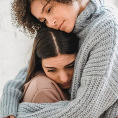 11 Inspiring Bible Verses About Treating Others With Kindness (With Commentary)